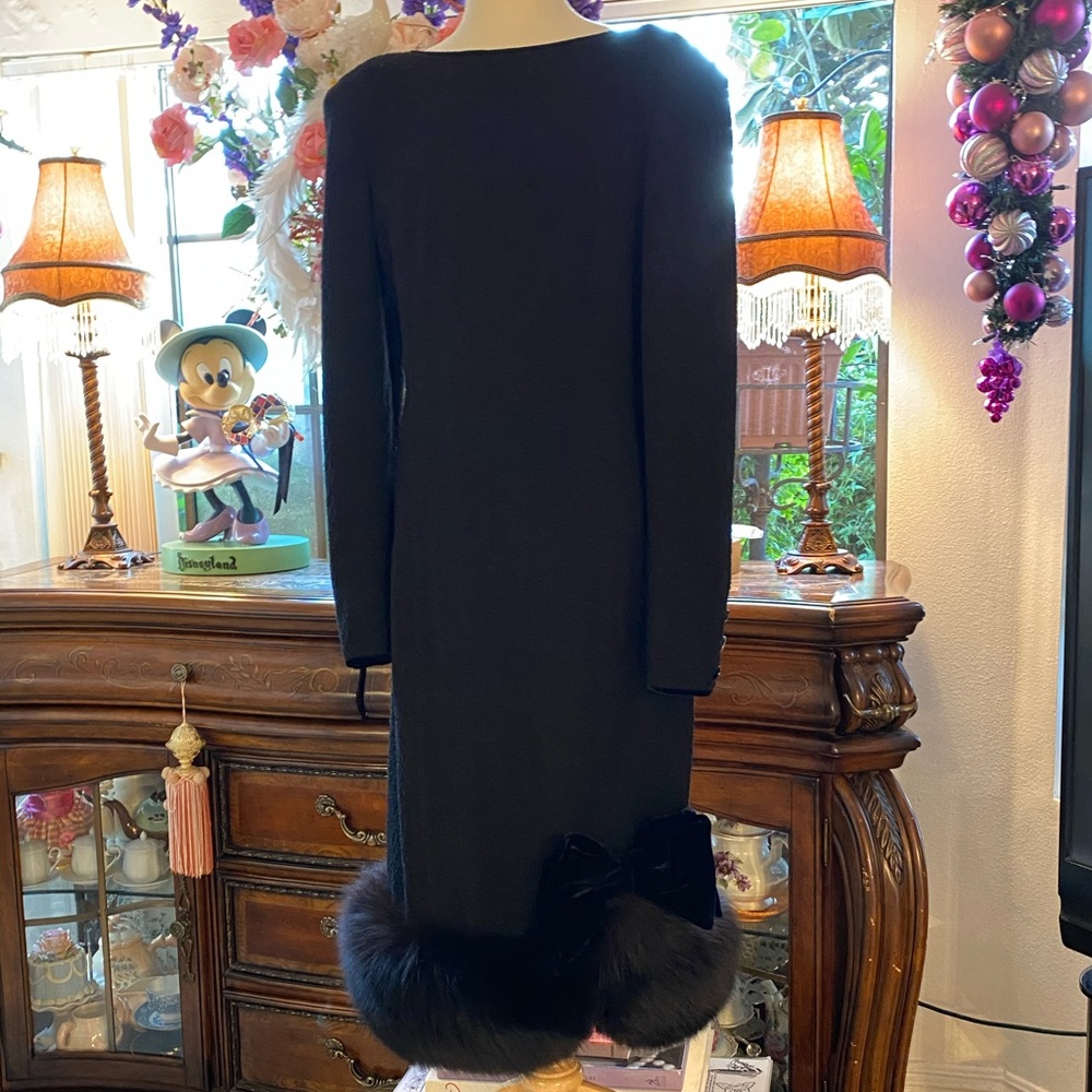 Valentino ❤️❤️GORGEOUS Fox Fur Black elegant Dress